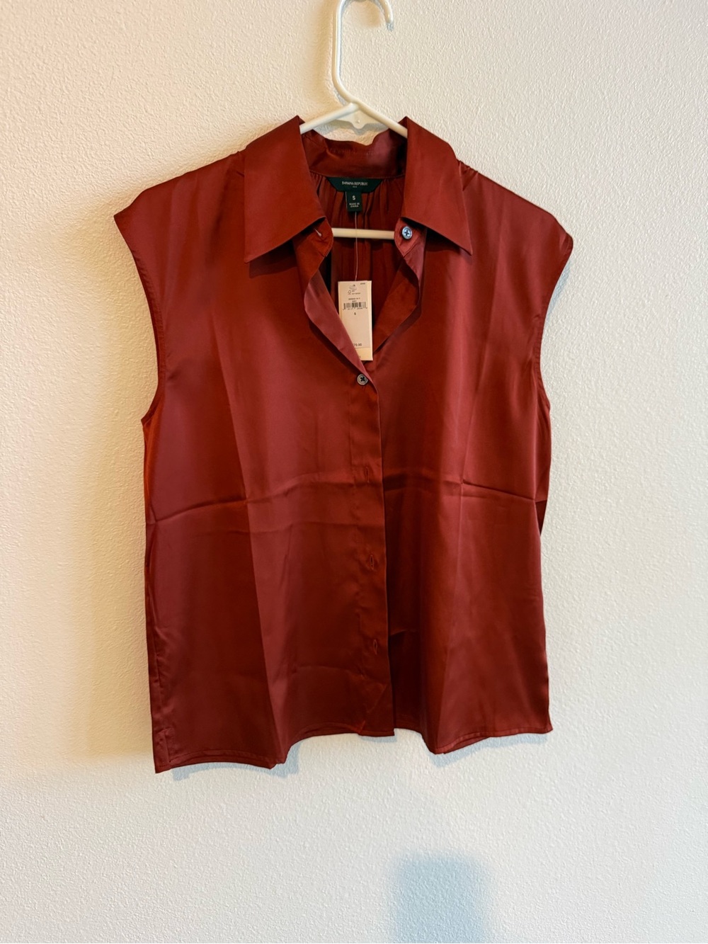 Banana Republic Sleeveless Button-Front Top in Rust Red